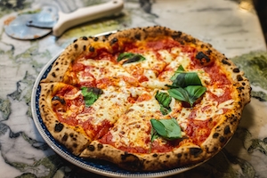 неаполитанская пицца, крупный план 
