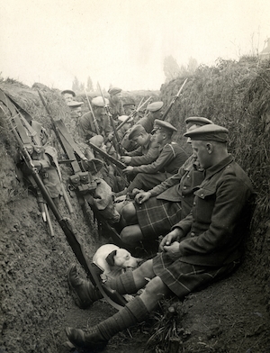 1914 год, 1-я мировая война. Высокогорные территории в траншее. Фотограф: Х. Д. Гирдвуд.