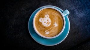 изображение медведя на чашке кофе 