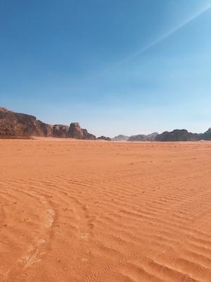 песчаная дюна, пески в пустыне, пейзаж в пустыне, каньон на горизонте 