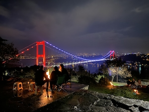 Стамбульский мост, соединяющий Азию и Европу.