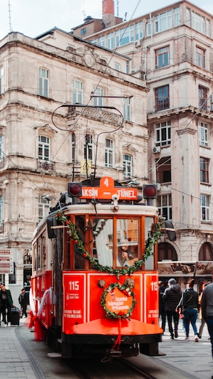 Красный трамвай в Стамбуле 
