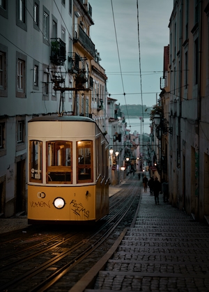 Желтый трамвайчик в Лиссабоне