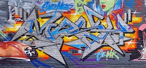 граффити на кирпичной стене 