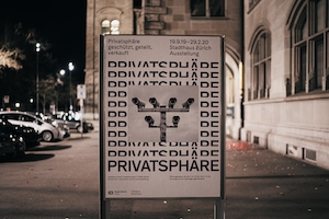 постер, плакат на улице города 