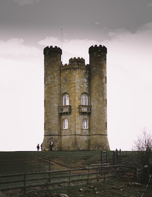 Замок с двумя башнями
