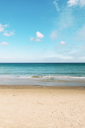 бирюзовое побережье с белым песком