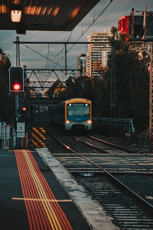 Поезд прибывает в Мельбурн