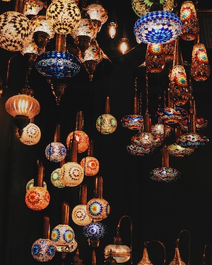 колоритные фонарики на турецком базаре 