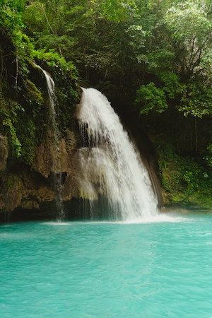 Водопад Кавасан, водопад, отвесные скалы, бирюзовый водный бассейн