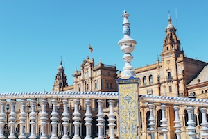 Севилья - Площадь Испании, богато украшенная мозаикой и плиточной архитектурой