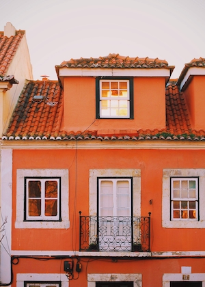 здание красный дом Лиссабон Португалия архитектура