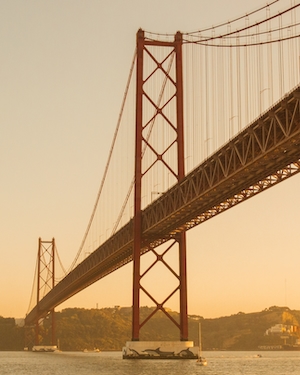 Лиссабон, Португалия. мост де Абриль, 25.