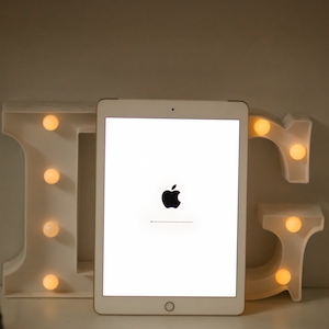Apple iPad Air, экран включения, крупный план 