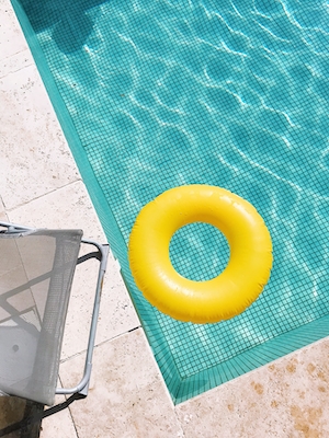 плавательный бассейн, надувной круг