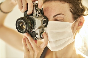 Фотограф и маска от коронавируса