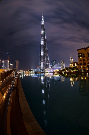 фото небоскребов в Дубае ночью