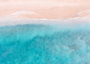 пляж, песок, голубая вода, фото сверху 