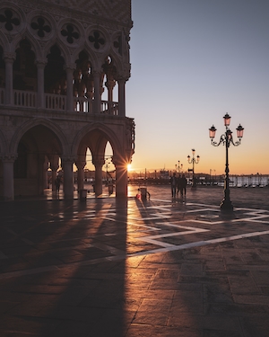 площадь в венеции на закате