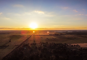 закат над полем, панорама сельской местности 