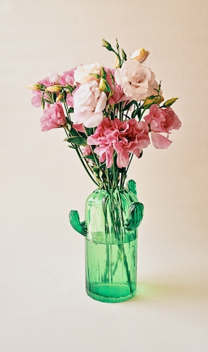 Зеленая ваза для цветов