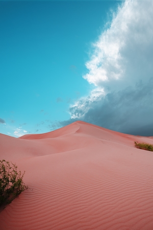 Облако приходит в пустыню , песчаные дюны, барханы