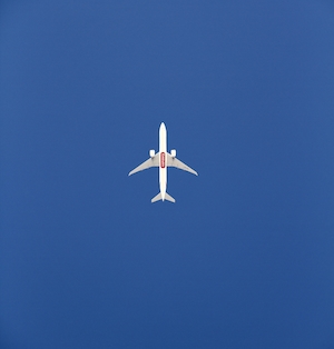 Авиакомпания Эмирейтс, самолет в небе 