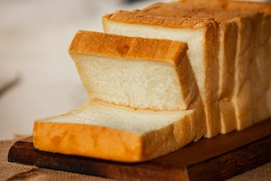 порезанный белый хлеб