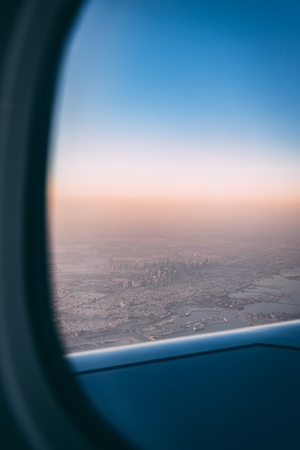 Город Дубай из окна самолета.