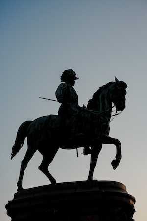 Вена - первый район - Альбертина - Статуя лошади