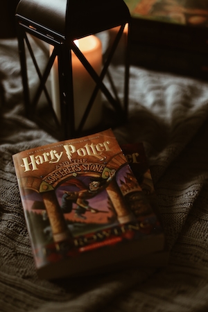 книга серии "Гарри Поттер", фонарь-подсвечник 
