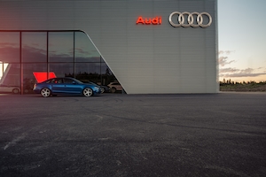 Синий Audi A4 Quattro, Ауди