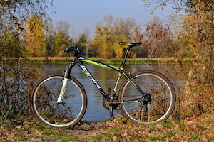 Велосипед у реки