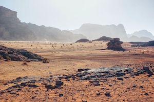 песчаная дюна, пески в пустыне, пейзаж в пустыне, горы на горизонте 