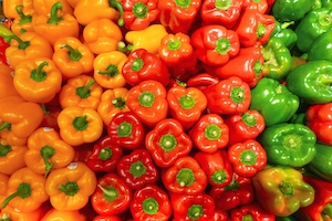 Желтый, красный и зеленый болгарский перец