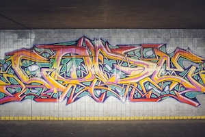 Цветной тег граффити уличное искусство