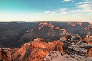 горный пейзаж, каньон на закате, панорама каньона 