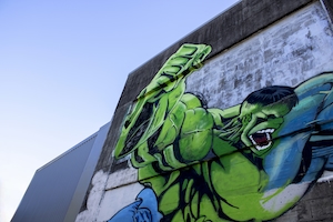 граффити с персонажами Марвел, Халк на стене 