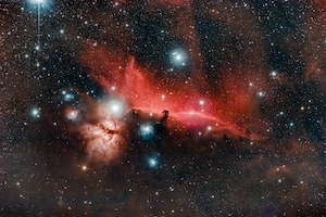 Туманности "Конская голова" и "Пламя", снятые с помощью телескопа и камеры с фильтром, звездное небо, космическое пространство 