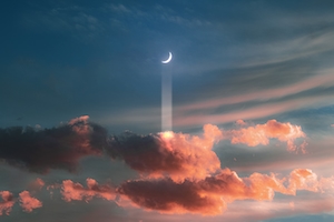 облака во время заката и луна 