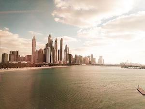 Панорама небоскребов Дубая с воздуха 