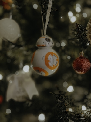 Рождественское украшение в виде робота из Звездных войн