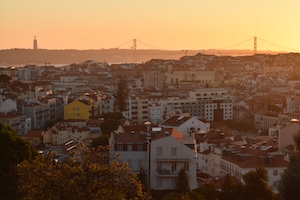 Панорама Лиссабона в закатное время 