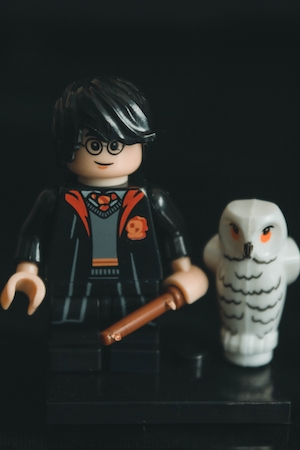 Фигурки Гарри Поттера и совы из лего 