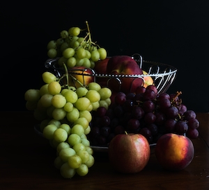 натюрморт, фрукты, яблоки и виноград 