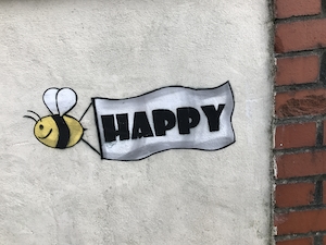 Пчелка счастлива, маленькое граффити 