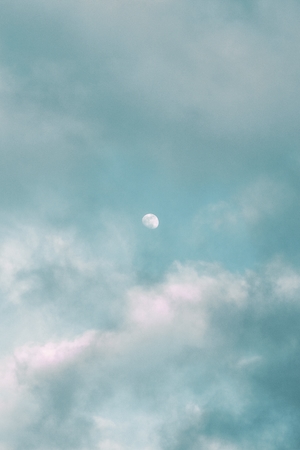 полная луна в облаках 