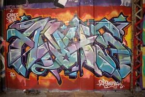 граффити на стене 