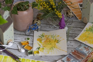 желтые цветы акварелью, рабочее пространство художника 