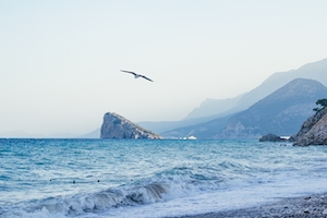 Побережье Средиземного моря, Горы на заднем плане